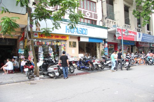 Vì sao lô hàng hiệu Gucci thanh lý đợt 2 ế khách