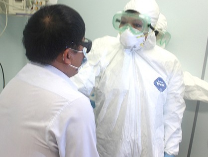 Lập trung tâm y tế dã chiến trong sân bay