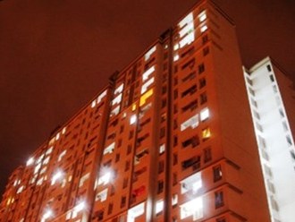 Bé trai 5 tuổi rơi từ tầng 15 tử vong