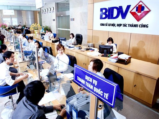 Nhân viên nhận lương cao, BIDV giảm lãi gần một nửa