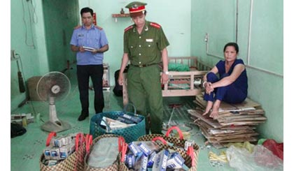 Bắt quả tang vụ tàng trữ trên 8 000 gói thuốc lá lậu