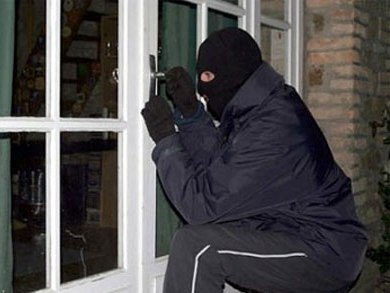 Cố tình ăn trộm để được vào tù gặp bạn trai