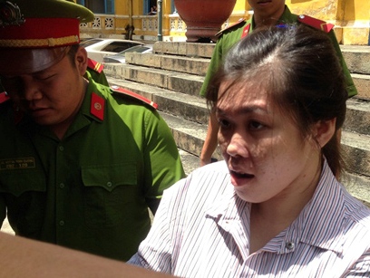 Tú bà điều gái bán trinh phục vụ khách Việt kiều