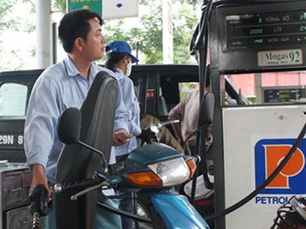 Vừa giảm giá doanh nghiệp xăng dầu lại đòi tăng