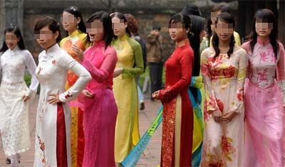 Các cô gái Việt được đưa lên các trang mạng của Trung Quốc để “rao bán”.