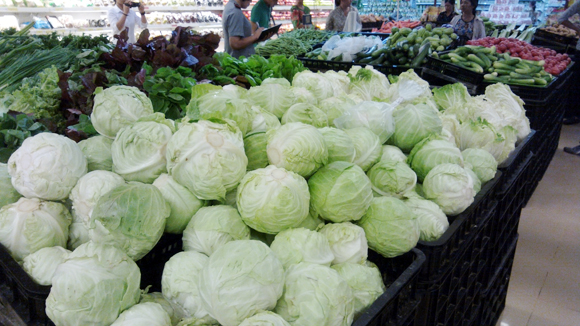 Rau quả Trung Quốc lẻn vào siêu thị