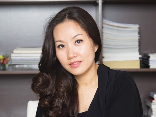 Chân dung nữ tướng đồ hiệu ngang cơ Johnathan Hạnh Nguyễn