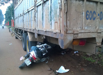 Tông xe tải, một người tử vong