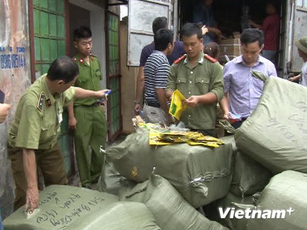 Hà Nội phát hiện gần 8 tấn mì chính, bột nêm có dấu hiệu làm giả