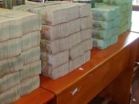 Bắt ôtô chở 18 tỷ đồng qua Campuchia