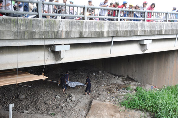 Lao vào tàu hỏa đang chạy một người chết