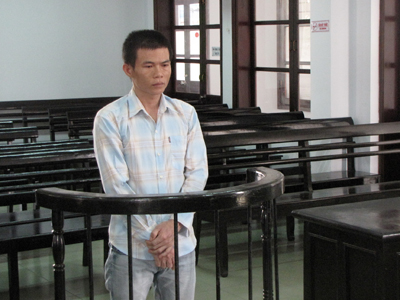 Mượn xe, thấy có giấy tờ liền chiếm đoạt