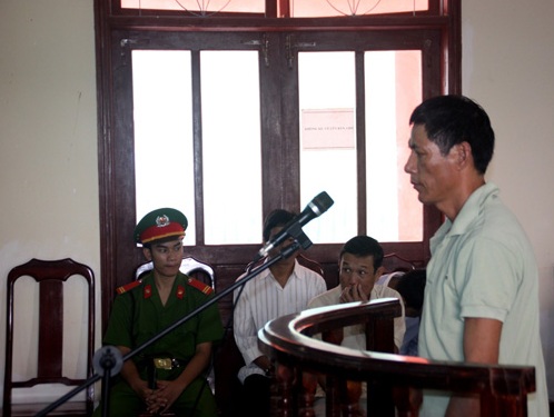 Yêu râu xanh khiến trẻ em có con, lãnh 19 năm tù