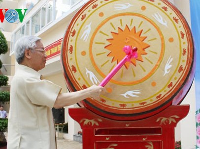 Tổng Bí thư dự khai giảng tại trường THPT Nguyễn Gia Thiều, Hà Nội