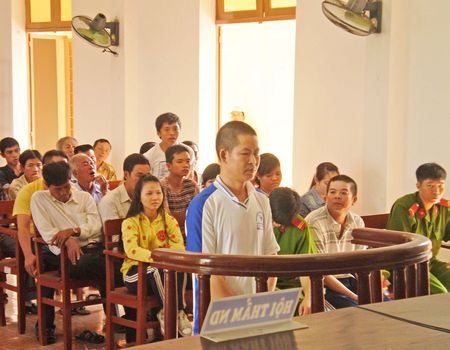 Đạp trúng chỗ hiểm, bạn nhậu tử vong