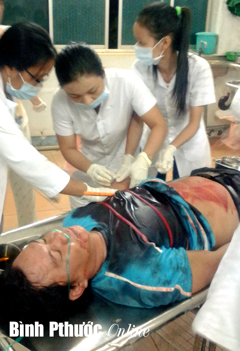 Chồng đâm vợ chết rồi tự sát