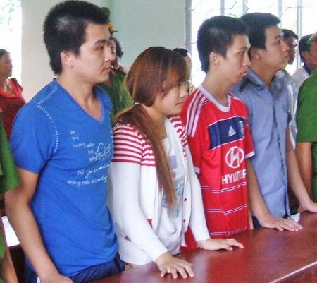 Dàn cảnh đánh ghen để  cướp