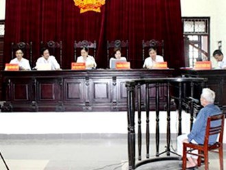 Ghen tuông, cụ già sát hại bạn đời bằng 43 nhát dao