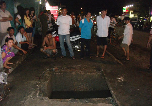 Một ngày, 2 vụ trẻ em lọt cống