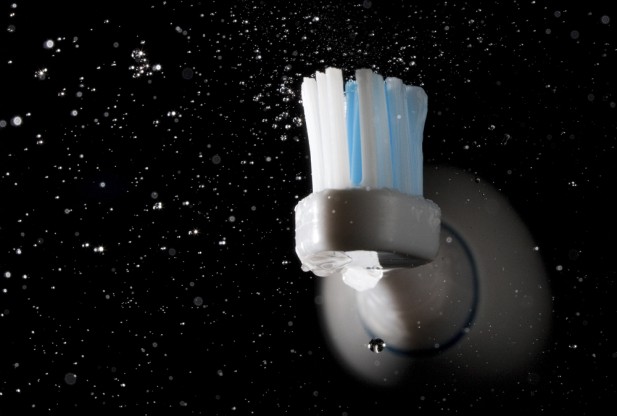 Bàn chải đánh răng chứa hàng ngàn vi khuẩn gây bệnh