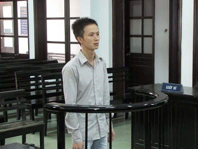 Vào sân Công an phường trộm đồ của dân