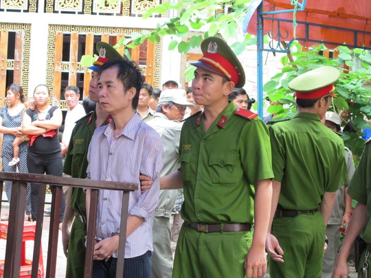 Tuyên tử hình kẻ dùng 6 con dao giết vợ