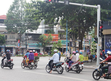Vượt đèn đỏ Coi thường tính mạng của chính mình