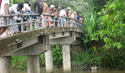 Phát hiện 1 thi thể trôi sông