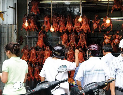 Mất mạng vì ăn vịt quay đường phố