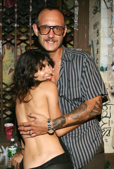 Terry Richardson nổi tiếng là nhiếp ảnh gia đồi trụy trong làng mốt.