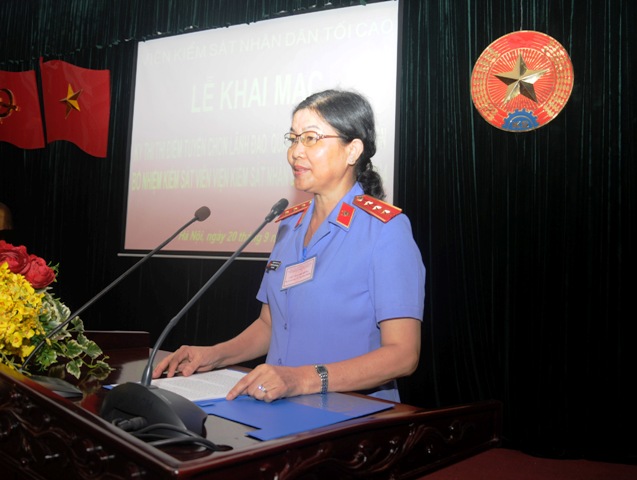 Đồng chí Nguyễn Thị Thủy Khiêm, Phó Viện trưởng VKSNDTC phát biểu khai mạc kỳ thi 