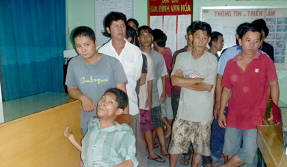 Xử phạt 22 đối tượng tụ tập, tham gia đá gà ăn thua bằng tiền