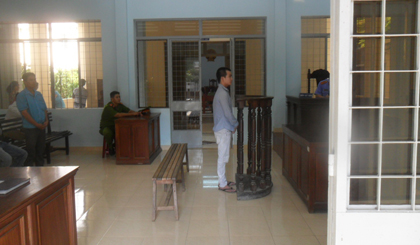 Cố ý gây thương tích  Bị phạt 2 năm tù