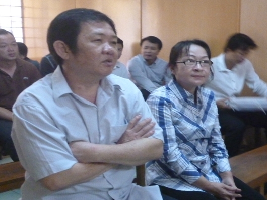 Cặp vợ chồng giám đốc chiếm đoạt hơn trăm tỷ đồng, bỏ trốn sang Mỹ định cư