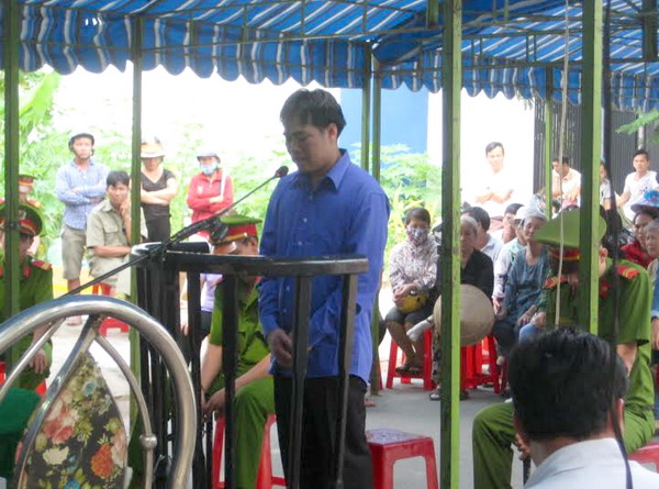 Nửa đêm nghe đánh nhau, vùng dậy đâm chết người