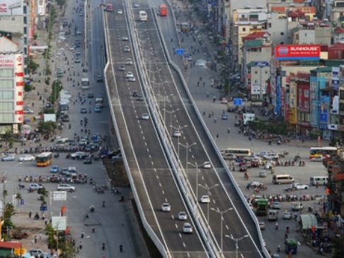 Tạm thời dỡ bỏ rào chắn tại nút giao thông nóng nhất Hà Nội