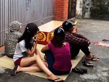 Chồng lĩnh án tù chung thân, vợ mang quan tài đi đòi tiền  chạy án