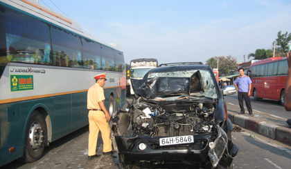 Tai nạn giao thông liên hoàn làm 7 ô tô hư hỏng nặng