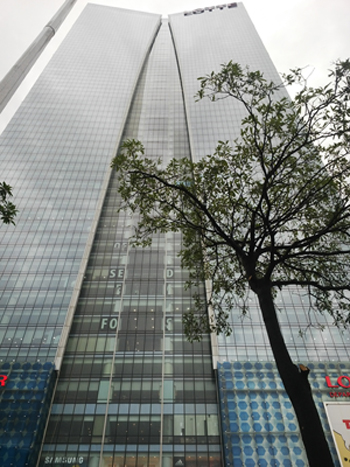  Lotte là tòa nhà cao thứ hai ở Hà Nội với 65 tầng, sau Keangnam 72 tầng. Ảnh: Hoàng Lan.