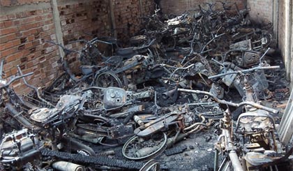 Cháy tiệm cầm đồ, 60 xe máy bị thiêu rụi