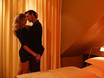 Lỡ vướng tình một đêm , dứt không được