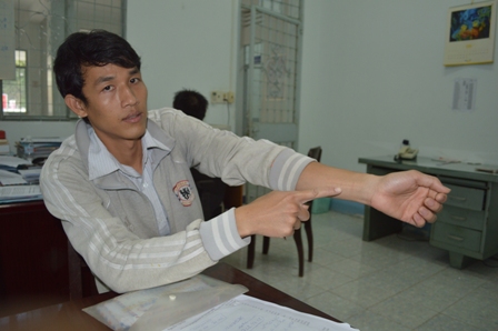 Bị mất tài sản còn bị còng và đánh