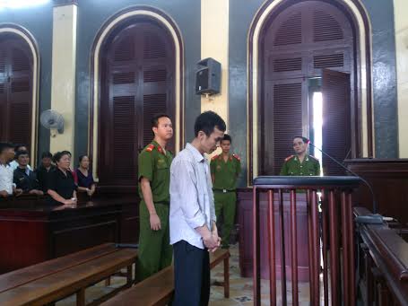 20 năm tù cho chồng giết vợ bằng dao và chích điện