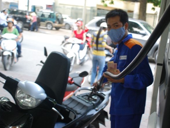 Xăng giảm thêm 150 đồng lít