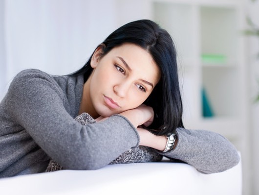 Chồng đến quán cà phê đèn mờ khi tôi mang bầu