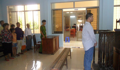 Cố ý gây thương tích Bị phạt 2 năm 6 tháng tù