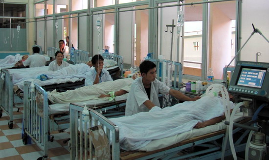 Không được thu tiền đi thang máy, đi vệ sinh với người nhà bệnh nhân