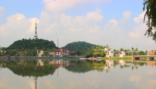 Núi Đối (trung tâm huyện Kiến Thụy) được coi là thị trấn đẹp nhất của Hải Phòng
