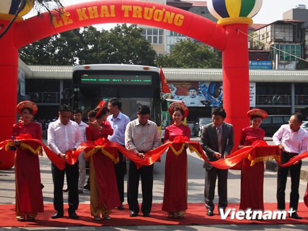 Hà Nội khai trương thí điểm vé tháng điện tử tuyến xe buýt 06