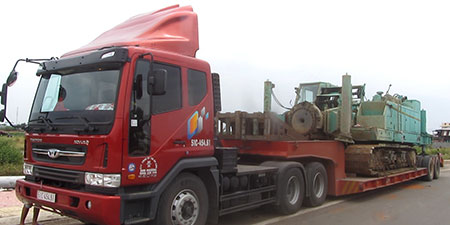 Xe chở hàng siêu trọng bị phạt 900 ngàn và được tiếp tục hành trình